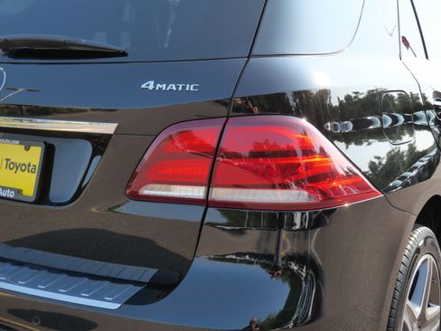 Used 2017 Mercedes-Benz GLE 400 4MATIC image 17