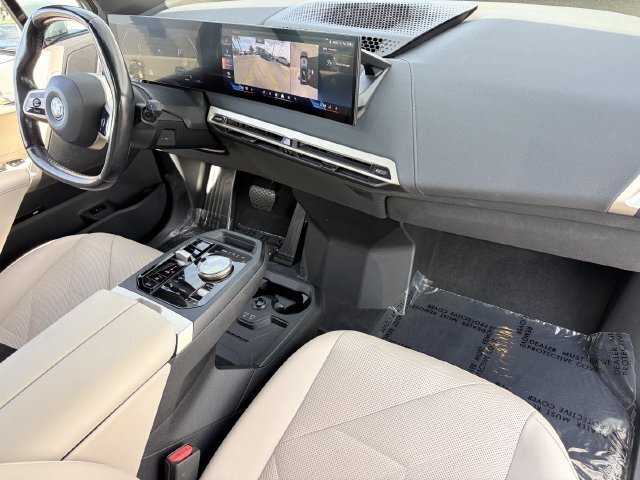 Used 2024 BMW iX xDrive50 w/ Sport Package AWD/4WD image 14