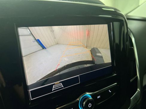 Used 2021 Chevrolet Traverse LS FWD image 15