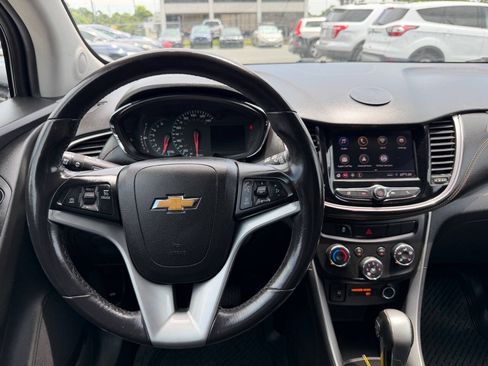 Used 2020 Chevrolet Trax LT w/ LT Convenience Package FWD image 18