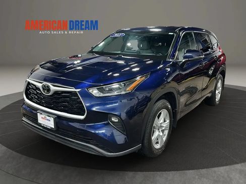 Used 2021 Toyota Highlander LE AWD/4WD image 1