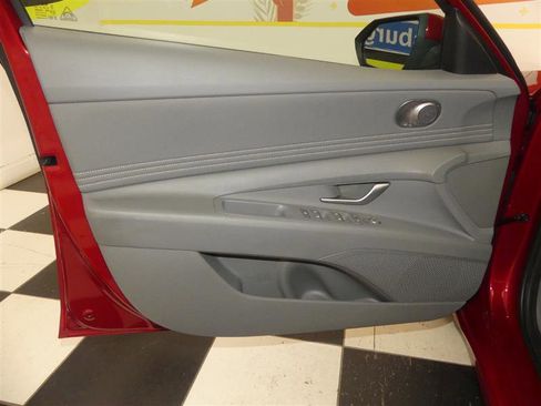 Used 2025 Hyundai Elantra SEL FWD image 26