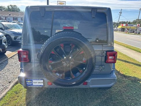 Used 2022 Jeep Wrangler Unlimited Sahara AWD/4WD image 5
