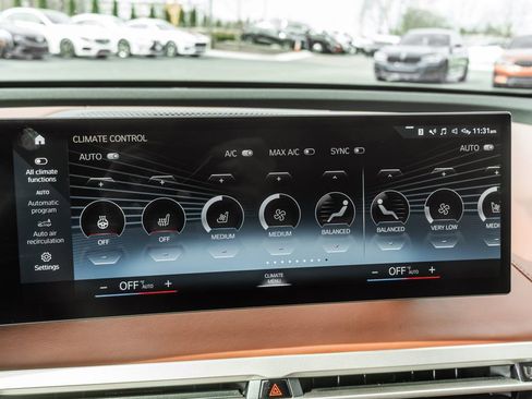 Used 2023 BMW iX xDrive50 w/ Premium Package AWD/4WD image 9