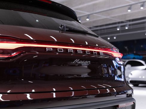 Certified 2026 Porsche Macan AWD/4WD image 29