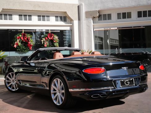 Used 2020 Bentley Continental GT image 3