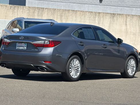 Used 2018 Lexus ES 350 w/ Accessory Package FWD image 2