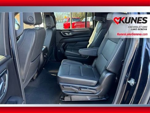 Used 2023 Chevrolet Suburban Premier image 14