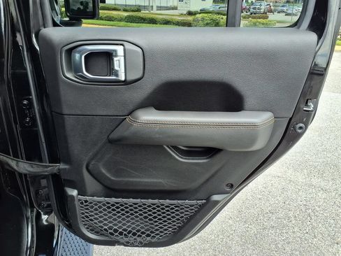 Used 2021 Jeep Wrangler Unlimited Sahara AWD/4WD image 14