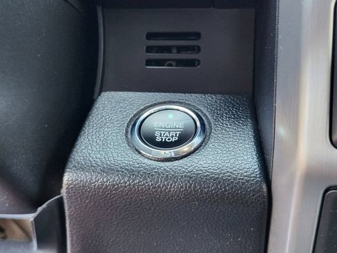 Used 2017 Ford F150 Platinum w/ Equipment Group 701A Luxury AWD/4WD image 23