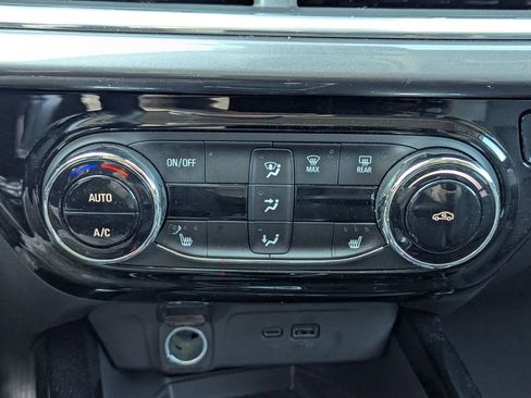 Used 2024 Chevrolet Trax ACTIV w/ Sunroof Package image 18