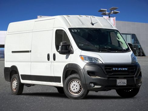 Used 2025 RAM ProMaster 2500 w/ Convenience Group FWD image 2