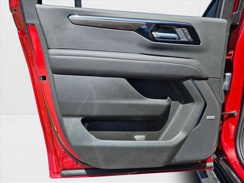 New 2025 Chevrolet Suburban Premier image 14