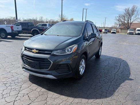 Used 2018 Chevrolet Trax LT w/ LT Convenience Package FWD image 1