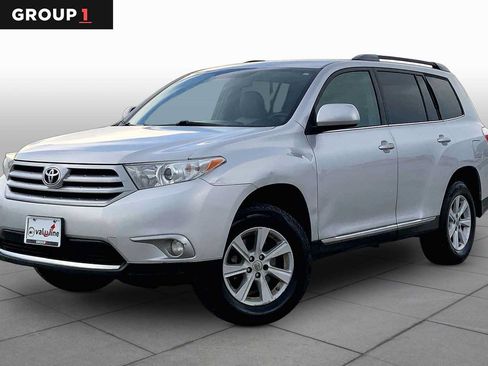 Used 2013 Toyota Highlander Plus FWD image 1
