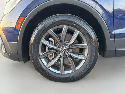 Used 2022 Volkswagen Tiguan SE image 41