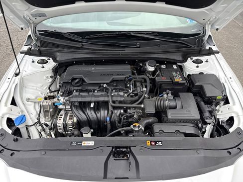 Used 2025 Hyundai Elantra SEL image 25