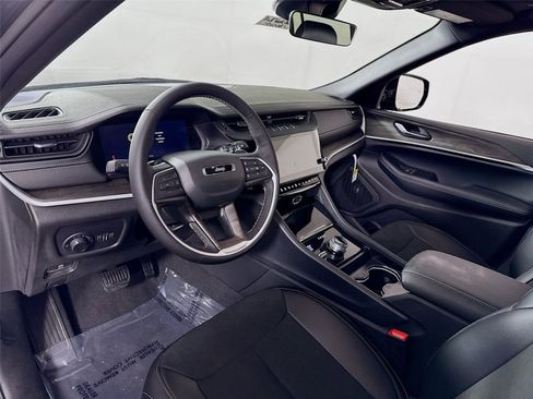 New 2026 Jeep Grand Cherokee L 4WD image 4