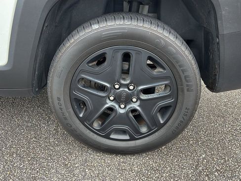 Used 2019 Jeep Renegade Sport image 6