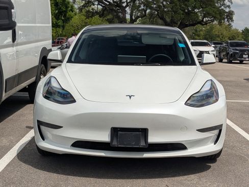 Used 2023 Tesla Model 3 Standard Range image 2