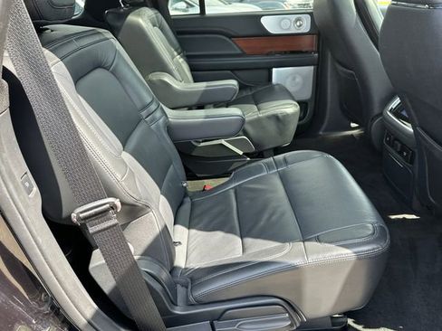 Used 2022 Lincoln Navigator Reserve image 11
