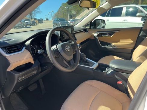 Used 2020 Toyota RAV4 XLE w/ Convenience Package image 6