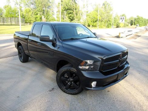 Used 2018 RAM 1500 Express w/ Black Ram 1500 Express Group AWD/4WD image 2
