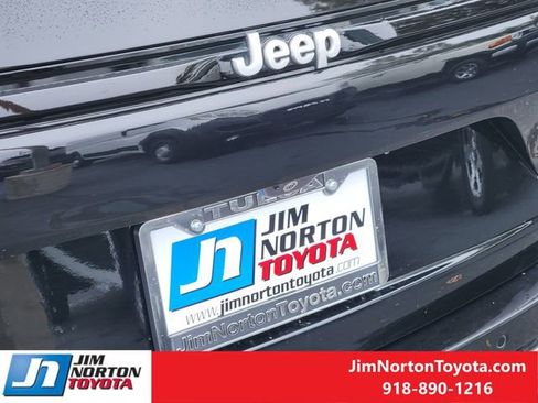 Used 2025 Jeep Grand Cherokee Limited w/ Luxury Tech Group II image 12