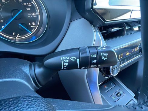Used 2023 Toyota Venza LE image 26