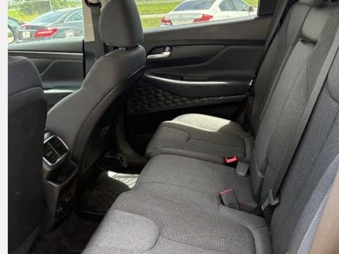Used 2019 Hyundai Santa Fe SE FWD image 4