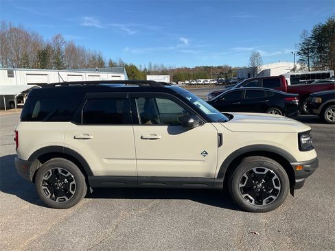 Used 2024 Ford Bronco Sport Outer Banks w/ Tech Package image 4