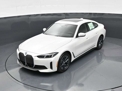 New 2026 BMW i4 eDrive40 w/ Premium Package RWD image 17