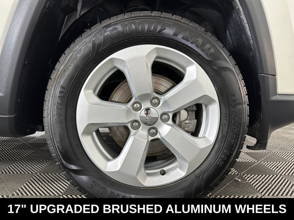 Used 2020 Jeep Compass Latitude AWD/4WD image 32