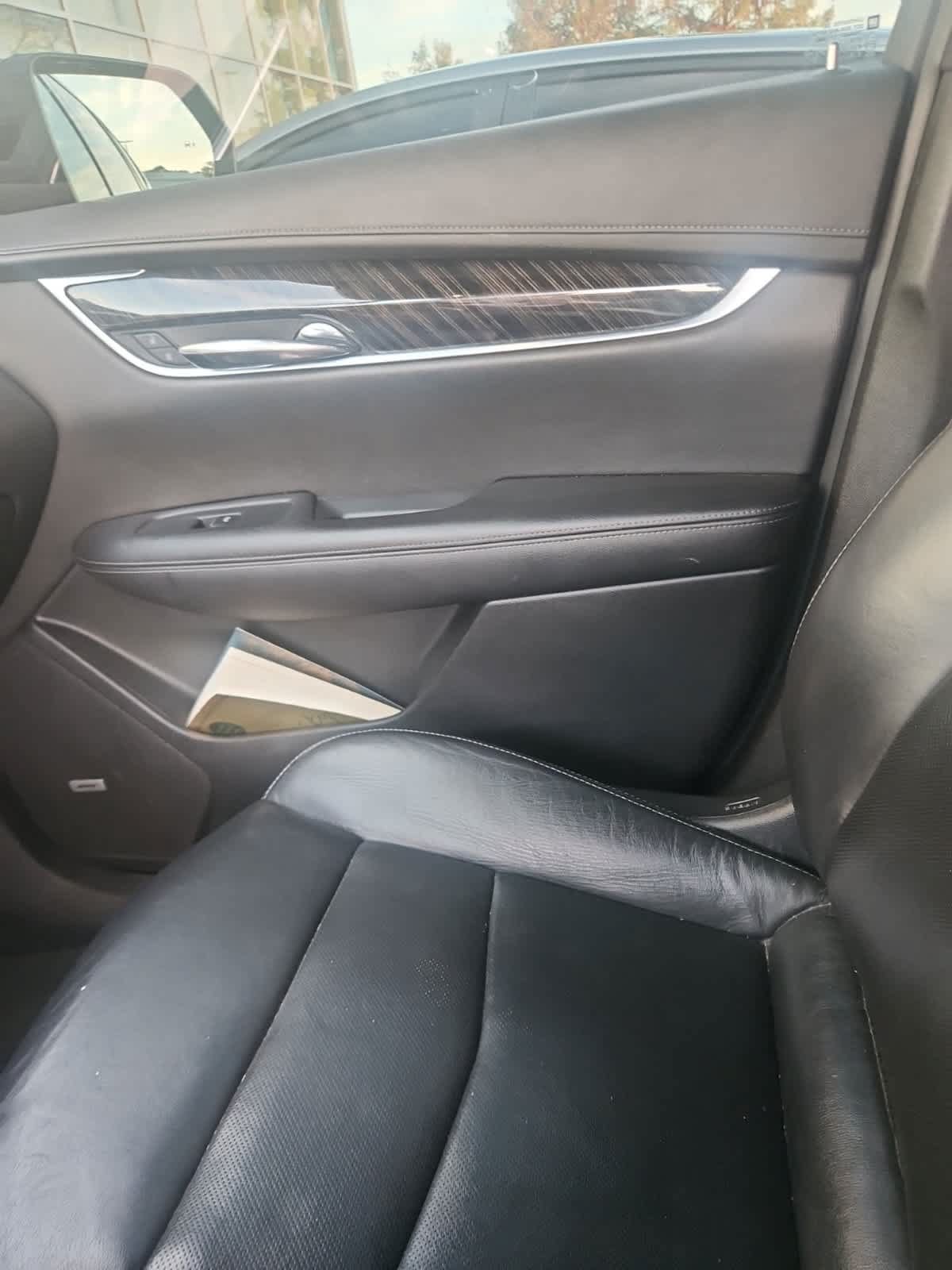 Used 2021 Cadillac XT6 Premium Luxury FWD image 3