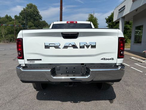Certified 2025 RAM 2500 Big Horn AWD/4WD image 8