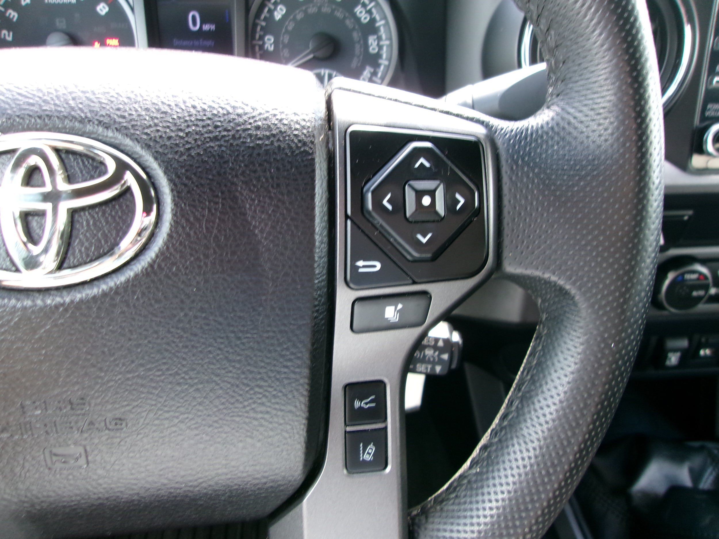 Used 2021 Toyota Tacoma TRD Off-Road w/ Technology Package AWD/4WD image 10