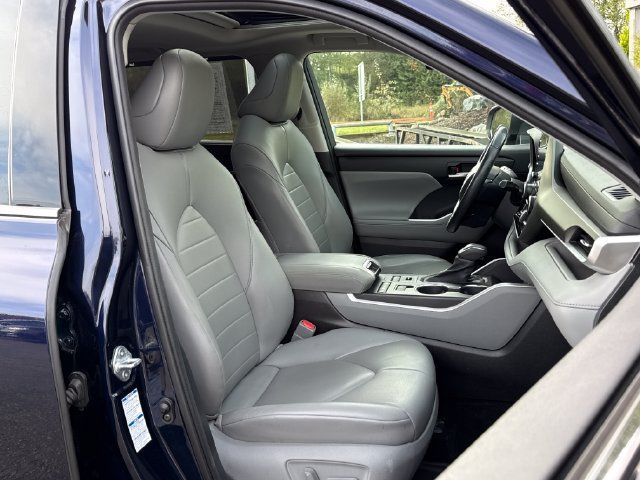 Used 2021 Toyota Highlander XLE AWD/4WD image 26