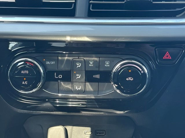 Used 2025 Chevrolet Trax LT FWD image 27