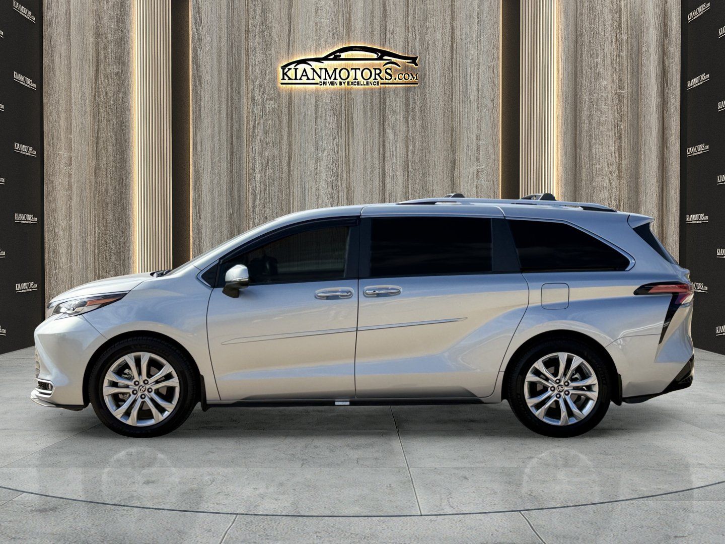 Used 2022 Toyota Sienna Platinum FWD image 4