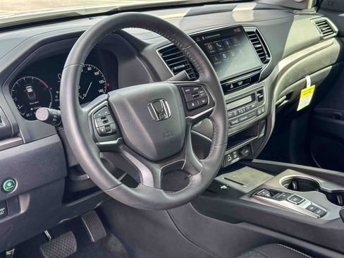 Used 2025 Honda Ridgeline Sport image 12