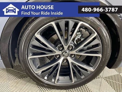 Used 2025 Toyota Prius XLE image 8