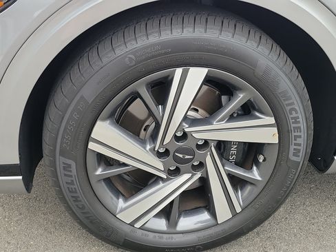 Certified 2026 Genesis GV70 3.5T Sport Advanced AWD/4WD image 7