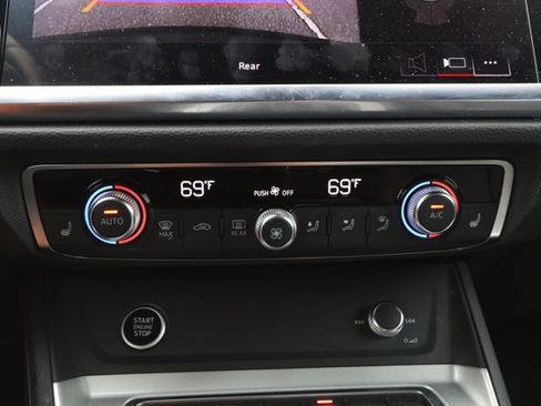 Used 2024 Audi Q3 2.0T Premium image 17