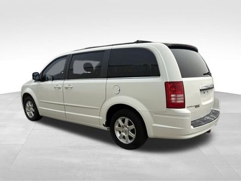 Used 2008 Chrysler Town & Country Touring FWD image 2