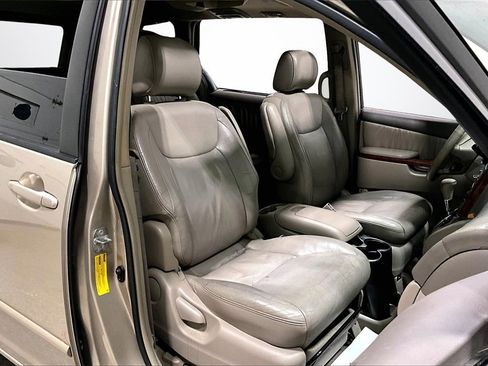 Used 2004 Toyota Sienna XLE image 26