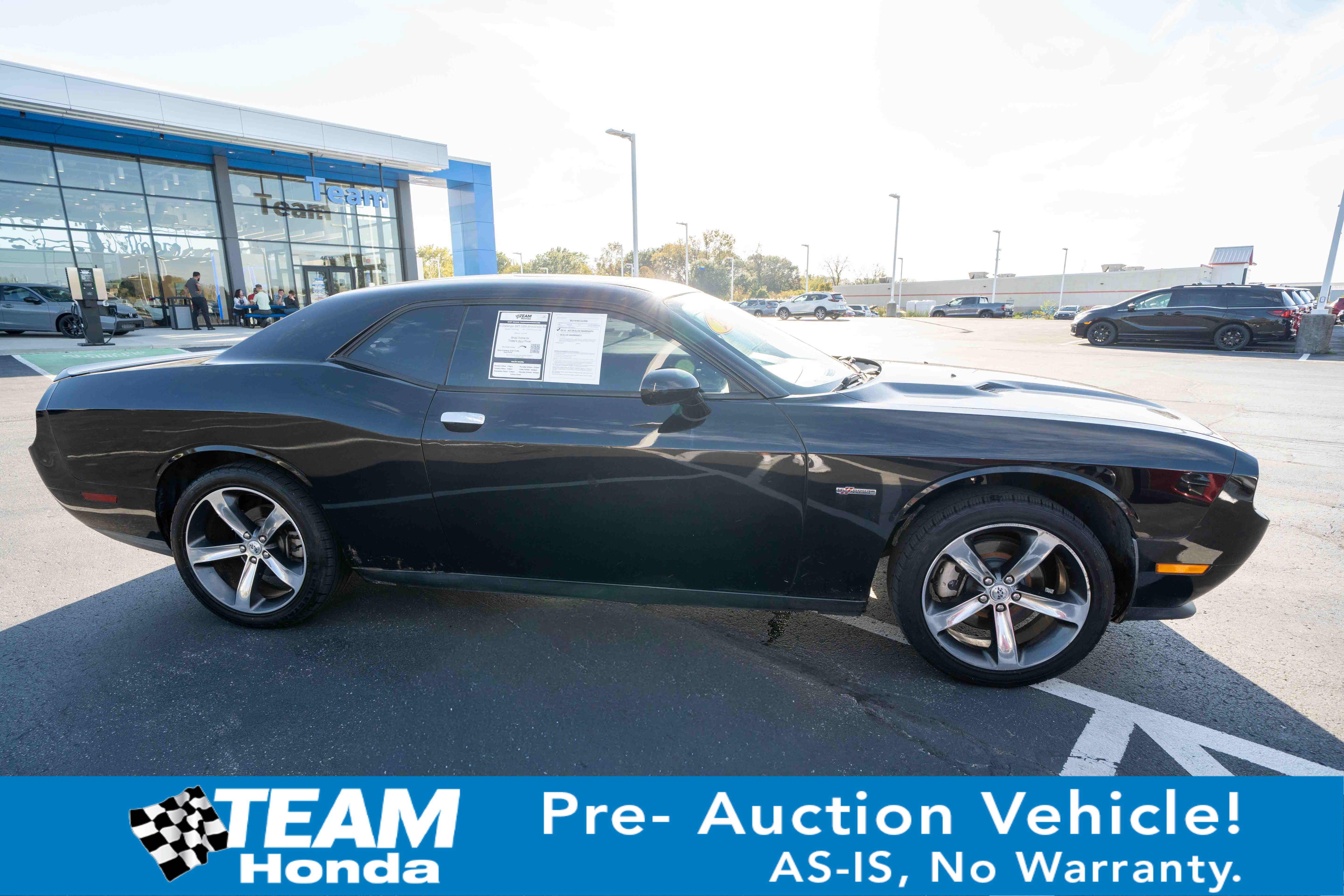 Used 2014 Dodge Challenger SXT RWD image 1