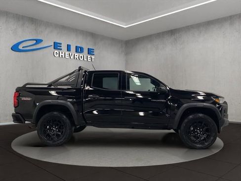 New 2026 Chevrolet Colorado Trail Boss w/ Midnight Edition AWD/4WD image 2