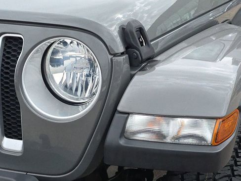 Used 2018 Jeep Wrangler Unlimited Sahara image 36