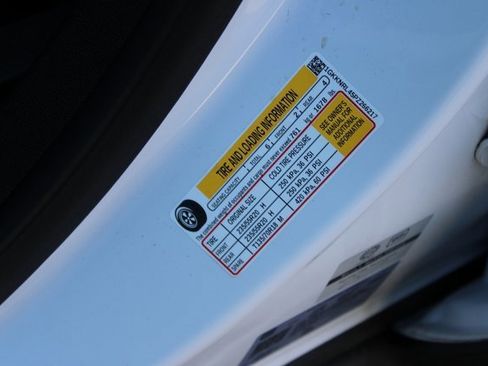 Used 2023 GMC Acadia SLE w/ Driver Convenience Package image 32