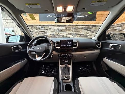 Used 2023 Hyundai Venue SEL FWD image 18